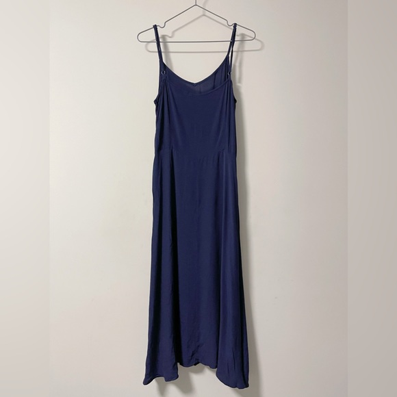 ✨Host Pick✨Uniqlo Cami Midi Dress in Navy - Picture 5 of 11